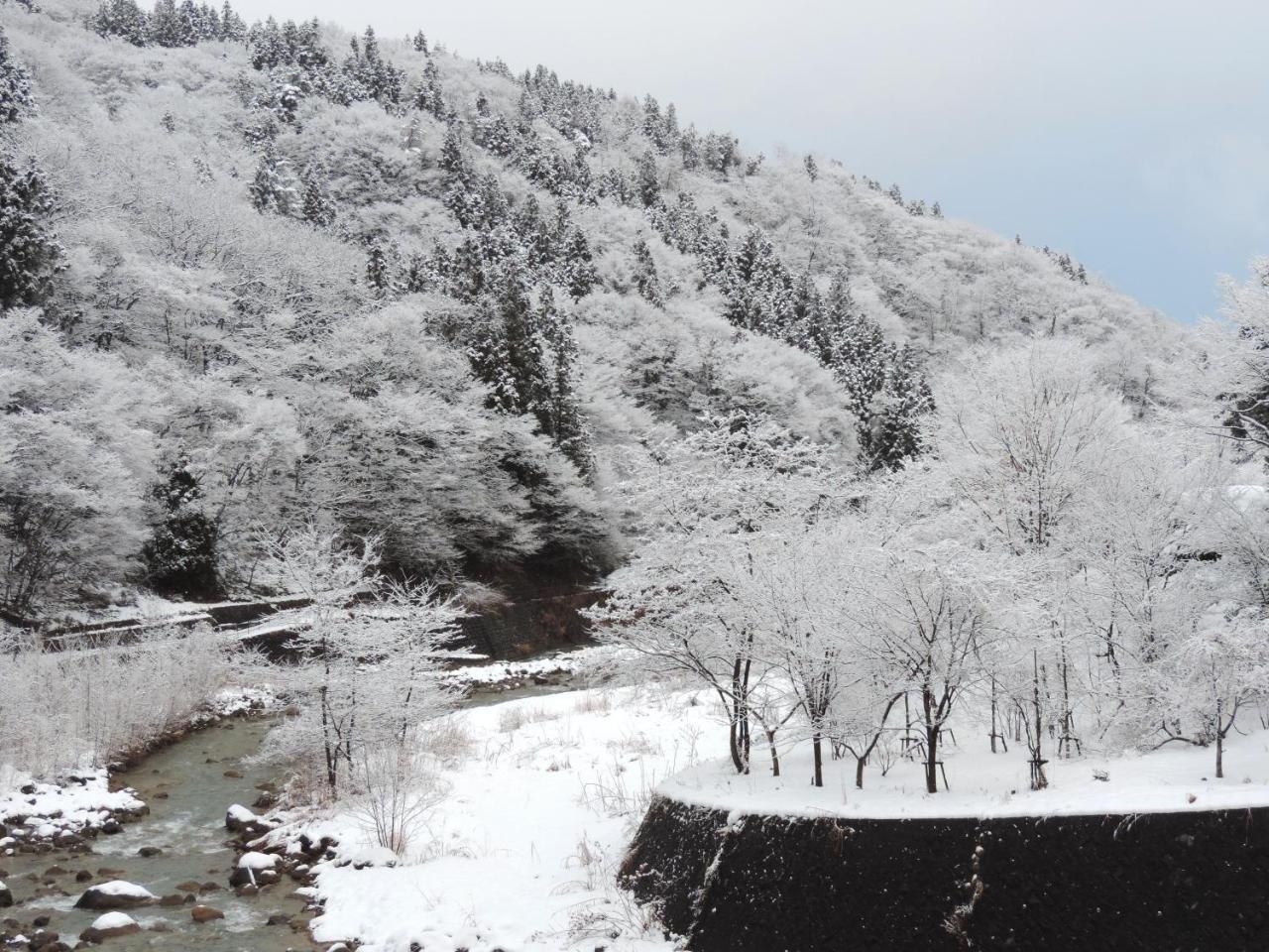 土湯温泉 やすらぎの宿 向瀧旅館 ฟุกุชิมะ ภายนอก รูปภาพ